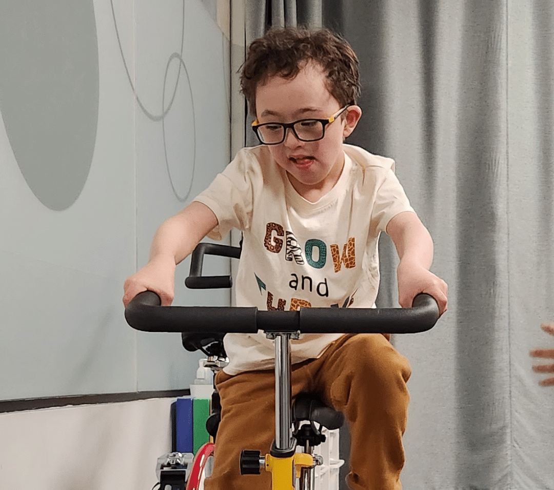About Us - One of Kids Physio Group's top pediatric physiotherapy clinics in Canada working with a child using child mobility aids and equipment